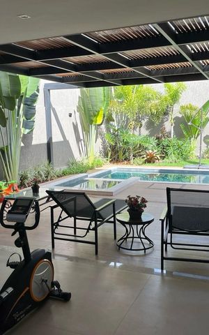 Casa de condomínio à venda com 460m², 4 quartos e 3 vagas Casa de condomínio à venda com 460m², 4 quartos e 3 vagasÁrea externa