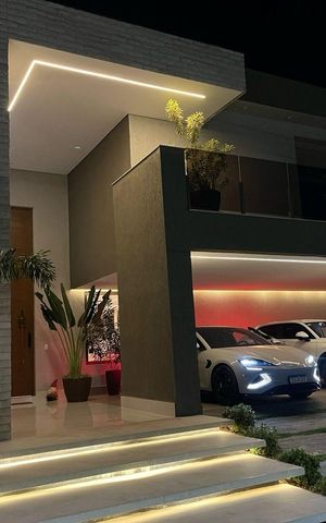 Casa de condomínio à venda com 460m², 4 quartos e 3 vagas Casa de condomínio à venda com 460m², 4 quartos e 3 vagasFachada