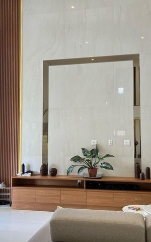 Casa de condomínio à venda com 460m², 4 quartos e 3 vagas Casa de condomínio à venda com 460m², 4 quartos e 3 vagasSala