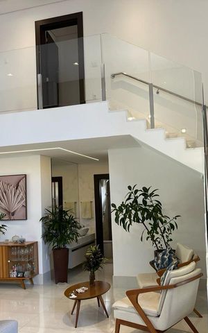 Casa de condomínio à venda com 460m², 4 quartos e 3 vagas Casa de condomínio à venda com 460m², 4 quartos e 3 vagasSala