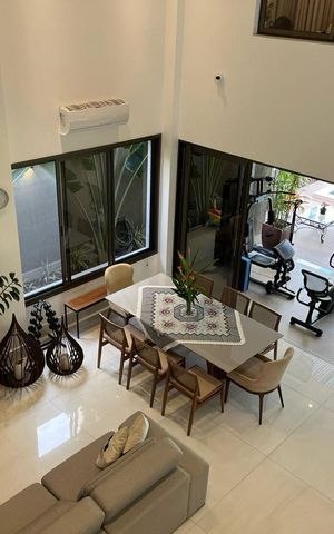 Casa de condomínio à venda com 460m², 4 quartos e 3 vagas Casa de condomínio à venda com 460m², 4 quartos e 3 vagasSala