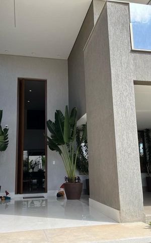 Casa de condomínio à venda com 460m², 4 quartos e 3 vagas Casa de condomínio à venda com 460m², 4 quartos e 3 vagasFachada