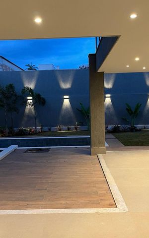 Casa de condomínio à venda com 460m², 4 quartos e 3 vagas Casa de condomínio à venda com 460m², 4 quartos e 3 vagasÁrea externa