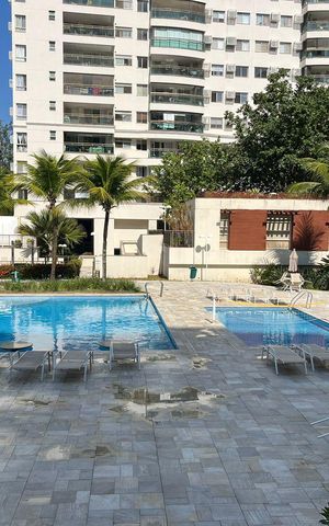 Apartamento à venda com 112m², 3 quartos e 2 vagas Apartamento à venda com 112m², 3 quartos e 2 vagasÁrea comum - Piscina