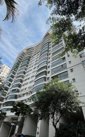 Apartamento à venda com 112m², 3 quartos e 2 vagas Apartamento à venda com 112m², 3 quartos e 2 vagasFachada do bloco