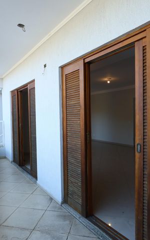 Casa para alugar com 217m², 4 quartos e 6 vagas Casa para alugar com 217m², 4 quartos e 6 vagasvaranda