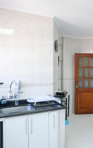 Apartamento à venda com 140m², 3 quartos e 2 vagasCozinha 