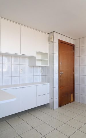 Apartamento para alugar com 130m², 3 quartos e 2 vagasCozinha