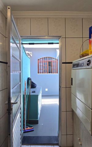 Casa à venda com 300m², 6 quartos e 3 vagas
