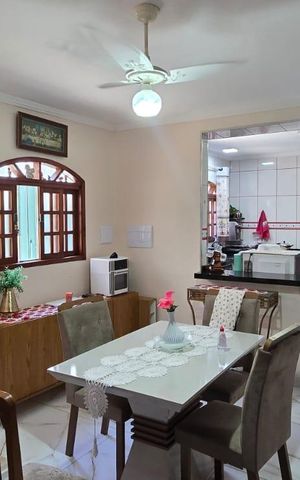 Casa à venda com 300m², 6 quartos e 3 vagas