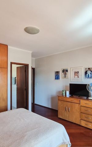 Casa à venda com 230m², 3 quartos e 5 vagas Casa à venda com 230m², 3 quartos e 5 vagasSuíte