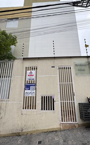 Casa de condomínio para alugar com 54m², 2 quartos e sem vaga Casa de condomínio para alugar com 54m², 2 quartos e sem vagaFachada