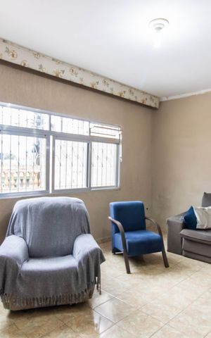 Casa à venda com 250m², 2 quartos e 4 vagas Casa à venda com 250m², 2 quartos e 4 vagasSala