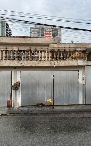 Casa à venda com 250m², 2 quartos e 4 vagas Casa à venda com 250m², 2 quartos e 4 vagasFachada