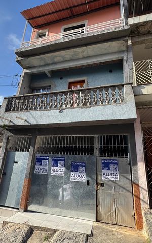 Casa à venda com 250m², 6 quartos e 1 vaga Casa à venda com 250m², 6 quartos e 1 vagaFachada com placa grande