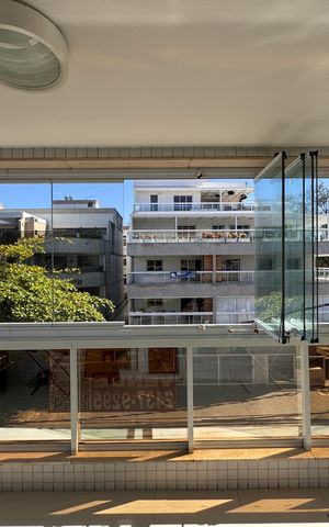 Apartamento à venda com 172m², 3 quartos e 3 vagas Apartamento à venda com 172m², 3 quartos e 3 vagasSuíte 2 - Varanda