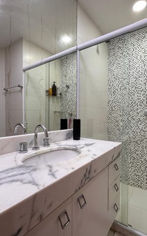 Apartamento à venda com 172m², 3 quartos e 3 vagas Apartamento à venda com 172m², 3 quartos e 3 vagasSuíte 1 - Banheiro
