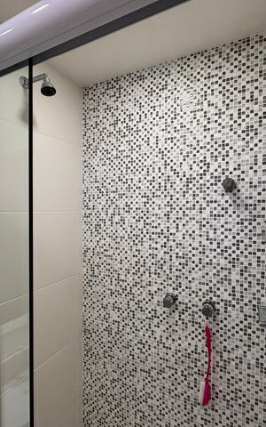 Apartamento à venda com 172m², 3 quartos e 3 vagas Apartamento à venda com 172m², 3 quartos e 3 vagasSuíte 1 - Banheiro