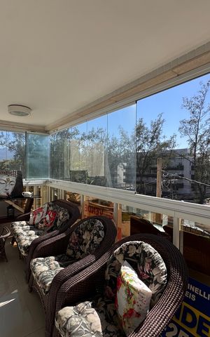 Apartamento à venda com 172m², 3 quartos e 3 vagas Apartamento à venda com 172m², 3 quartos e 3 vagasVaranda