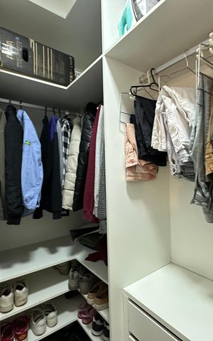 Apartamento à venda com 53m², 2 quartos e 1 vaga Apartamento à venda com 53m², 2 quartos e 1 vagaCloset do quarto