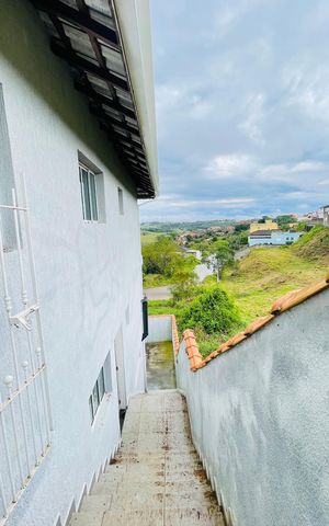 Casa para alugar com 97m², 3 quartos e 2 vagas Casa para alugar com 97m², 3 quartos e 2 vagasEscada