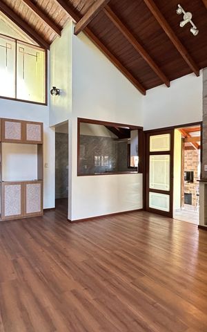 Casa de condomínio para alugar com 230m², 3 quartos e 2 vagasSala