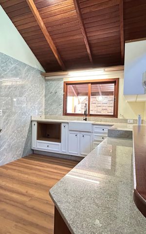Casa de condomínio para alugar com 230m², 3 quartos e 2 vagasCozinha