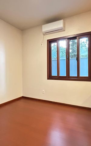 Casa de condomínio para alugar com 230m², 3 quartos e 2 vagasSuíte 1