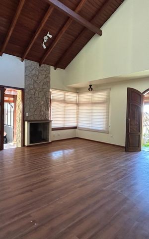Casa de condomínio para alugar com 230m², 3 quartos e 2 vagasSala