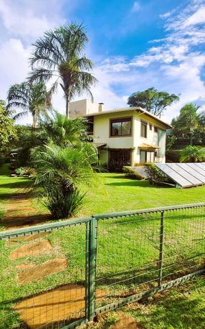Casa de condomínio à venda com 365m², 3 quartos e 4 vagas Casa de condomínio à venda com 365m², 3 quartos e 4 vagasÁrea externa