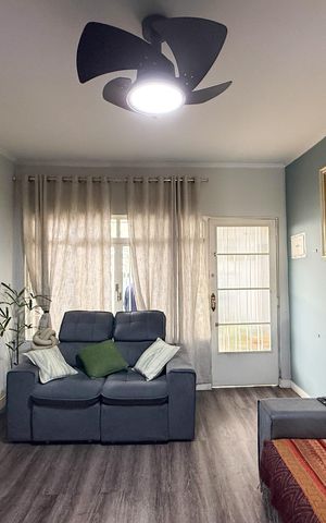 Casa à venda com 150m², 2 quartos e 2 vagas Casa à venda com 150m², 2 quartos e 2 vagasSala