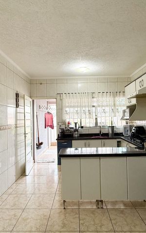 Casa à venda com 150m², 2 quartos e 2 vagas Casa à venda com 150m², 2 quartos e 2 vagasCozinha
