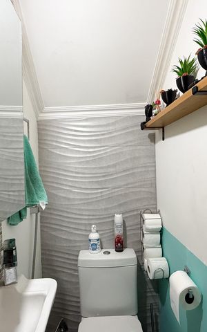 Casa à venda com 150m², 2 quartos e 2 vagas Casa à venda com 150m², 2 quartos e 2 vagasBanheiro