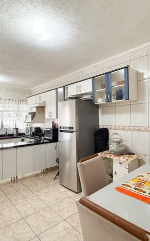 Casa à venda com 150m², 2 quartos e 2 vagas Casa à venda com 150m², 2 quartos e 2 vagasCozinha