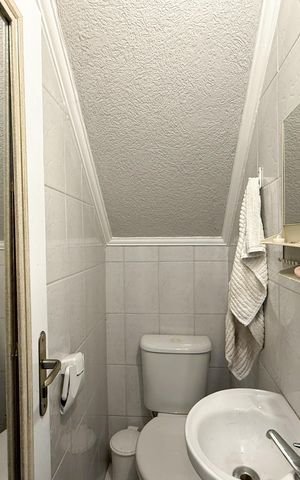 Casa à venda com 150m², 2 quartos e 2 vagas Casa à venda com 150m², 2 quartos e 2 vagasBanheiro