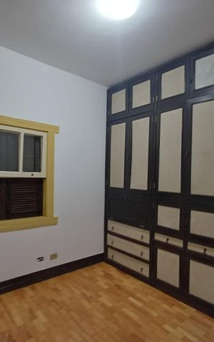 Casa à venda com 322m², 4 quartos e 3 vagas Casa à venda com 322m², 4 quartos e 3 vagasQuarto