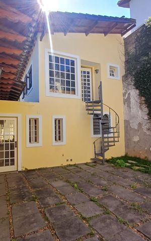 Casa à venda com 322m², 4 quartos e 3 vagas Casa à venda com 322m², 4 quartos e 3 vagasÁrea Externa