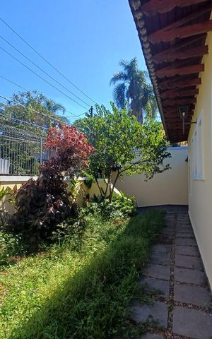 Casa à venda com 322m², 4 quartos e 3 vagas Casa à venda com 322m², 4 quartos e 3 vagasÁrea Externa