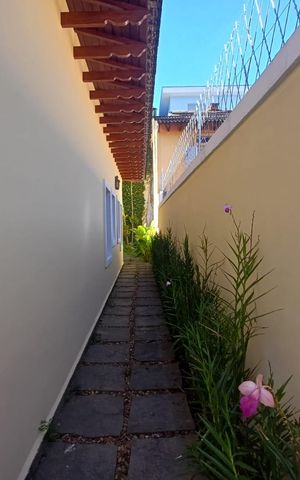 Casa à venda com 322m², 4 quartos e 3 vagas Casa à venda com 322m², 4 quartos e 3 vagasÁrea Externa