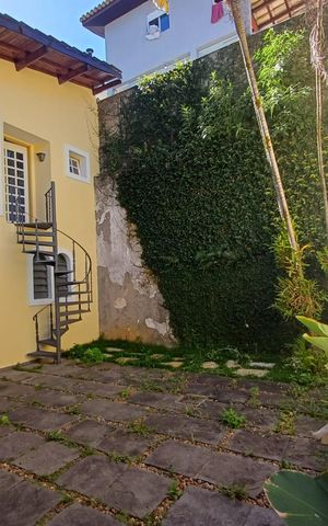 Casa à venda com 322m², 4 quartos e 3 vagas Casa à venda com 322m², 4 quartos e 3 vagasÁrea Externa