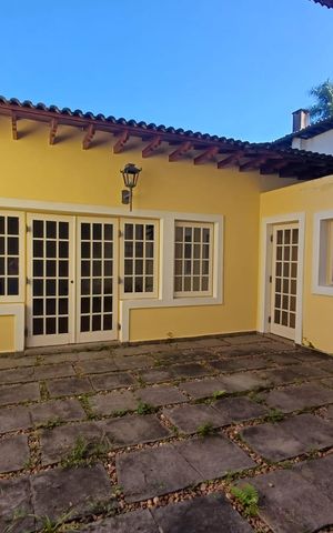 Casa à venda com 322m², 4 quartos e 3 vagas Casa à venda com 322m², 4 quartos e 3 vagasÁrea Externa