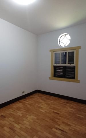 Casa à venda com 322m², 4 quartos e 3 vagas Casa à venda com 322m², 4 quartos e 3 vagasQuarto