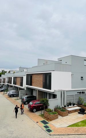 Casa de condomínio à venda com 130m², 3 quartos e 2 vagas