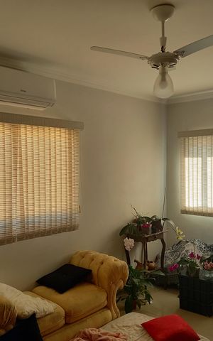 Casa à venda com 243m², 4 quartos e 5 vagas Casa à venda com 243m², 4 quartos e 5 vagasSala