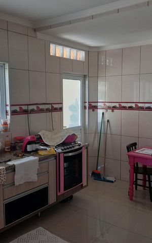 Casa à venda com 243m², 4 quartos e 5 vagas Casa à venda com 243m², 4 quartos e 5 vagasCozinha