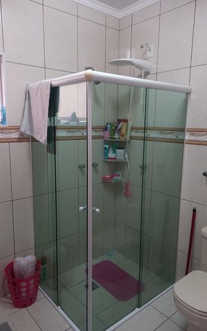 Casa à venda com 243m², 4 quartos e 5 vagas Casa à venda com 243m², 4 quartos e 5 vagasBanheiro