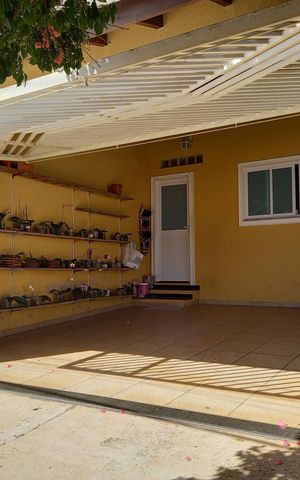 Casa à venda com 243m², 4 quartos e 5 vagas Casa à venda com 243m², 4 quartos e 5 vagasGaragem