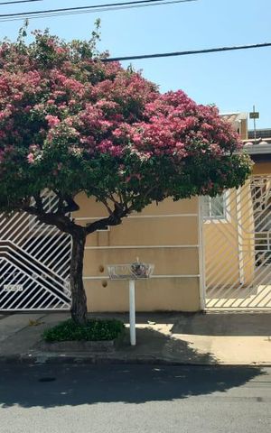 Casa à venda com 243m², 4 quartos e 5 vagas Casa à venda com 243m², 4 quartos e 5 vagasFachada