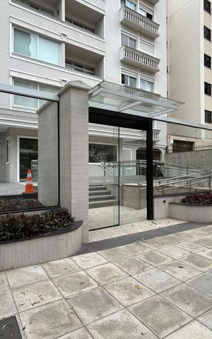 Apartamento para alugar com 100m², 5 quartos e 1 vaga Apartamento para alugar com 100m², 5 quartos e 1 vagaFachada
