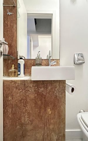 Apartamento para alugar com 100m², 5 quartos e 1 vaga Apartamento para alugar com 100m², 5 quartos e 1 vagaBanheiro da área de serviço